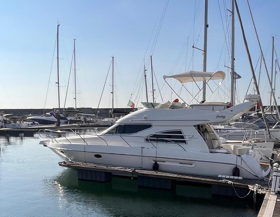 Payva & Branco Boats Iate Privado Em Cascais Hotel Luaran gambar